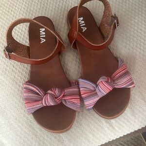Mia sandals